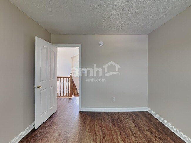 Building Photo - 960 Foxtail Ct