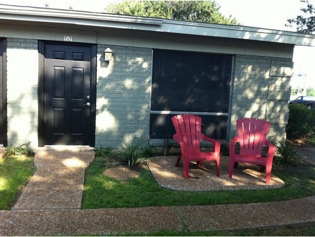 Building Photo - 602 W 51st St #101, Large, fully updated 1 story unit in great location.