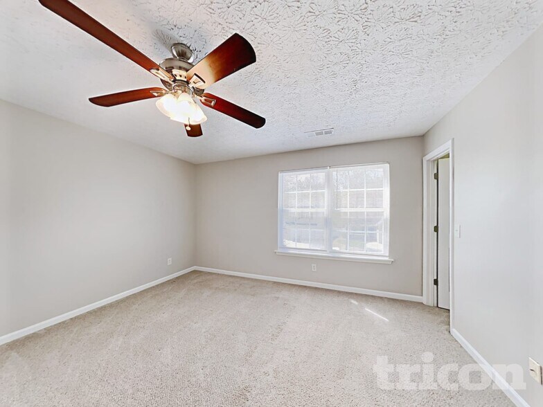 Building Photo - 220 Osmanthus Way