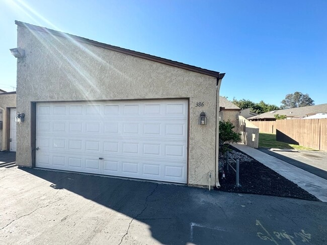 Building Photo - 386 N IronPike Cir