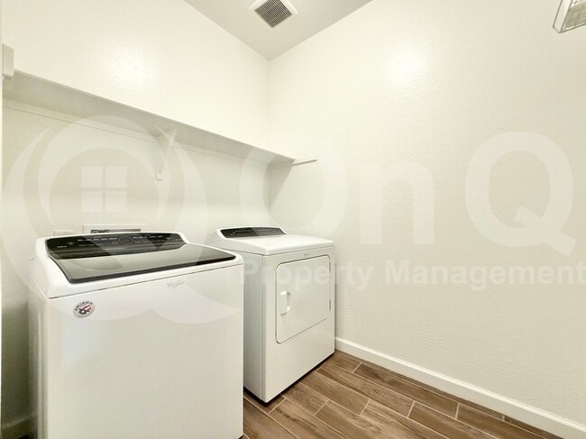 Building Photo - 4336 E Mesquite St