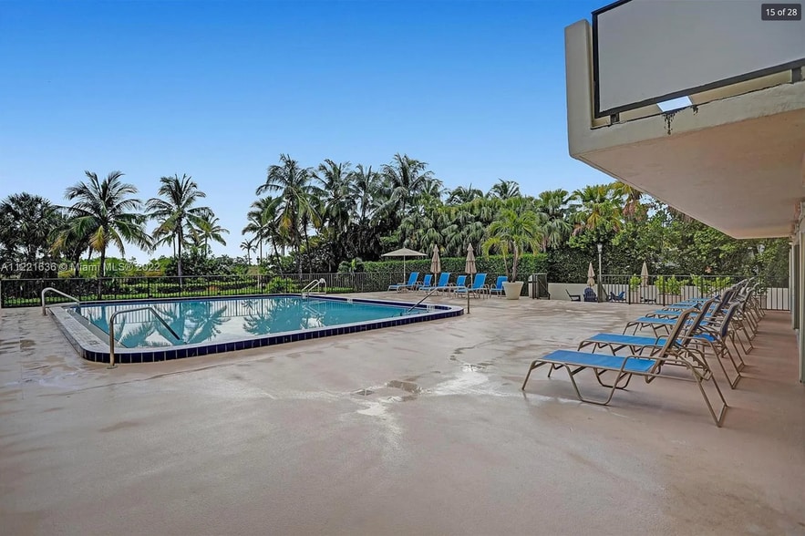 Pool - 1621 Collins Ave