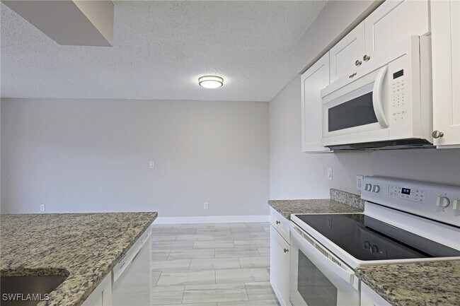 Building Photo - 5305 Summerlin Rd