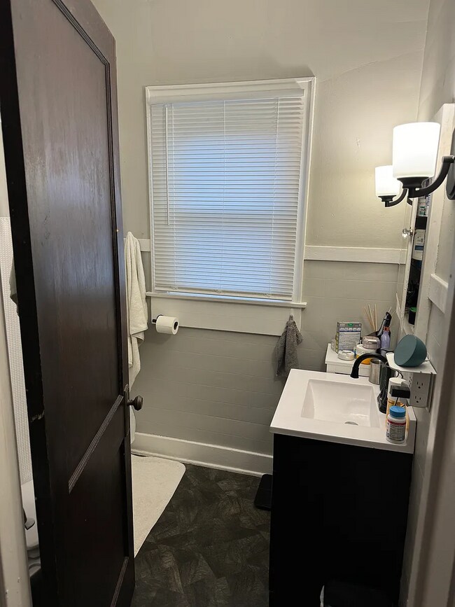 Building Photo - 1103 Franklin St