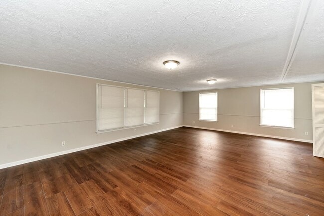 Building Photo - Hot Listing! Modern 3BR/2BA in Talladega –...