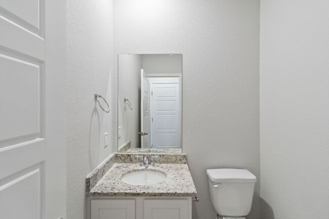 Building Photo - Luxury 4/2.5  Duplex in Buda TX!