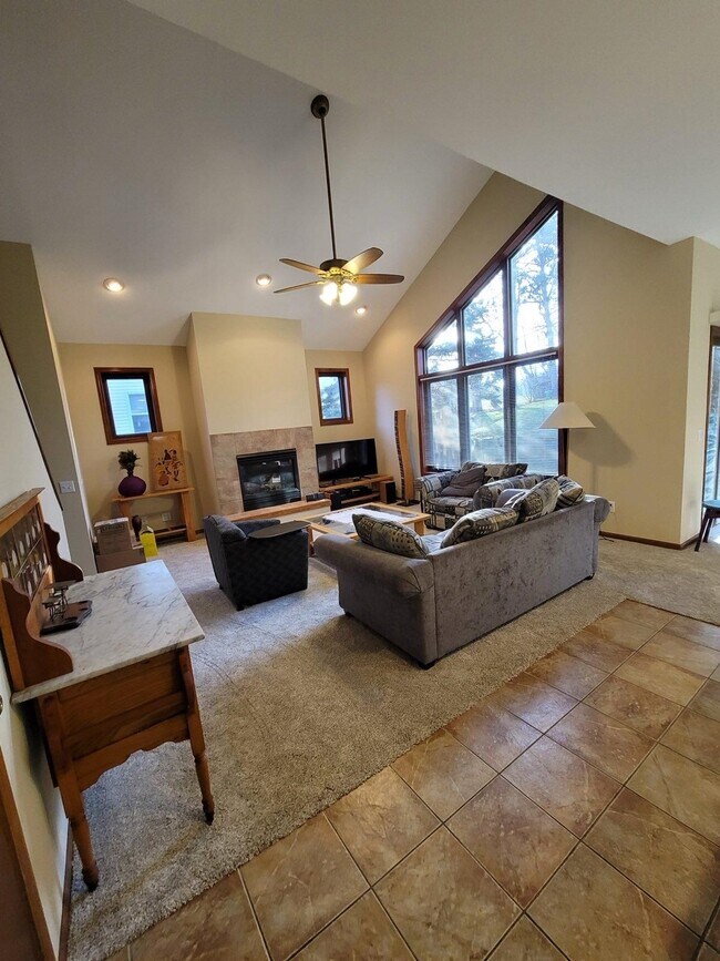 Building Photo - 3001 Arapaho Dr