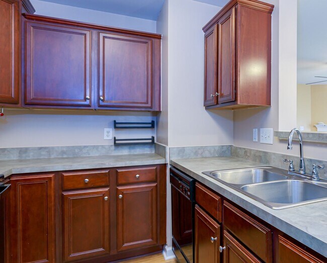 Building Photo - 4702 Pennoak Ln