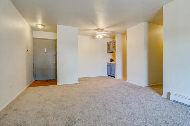 Building Photo - Fully Furnished ! Apartment in the Heart o...