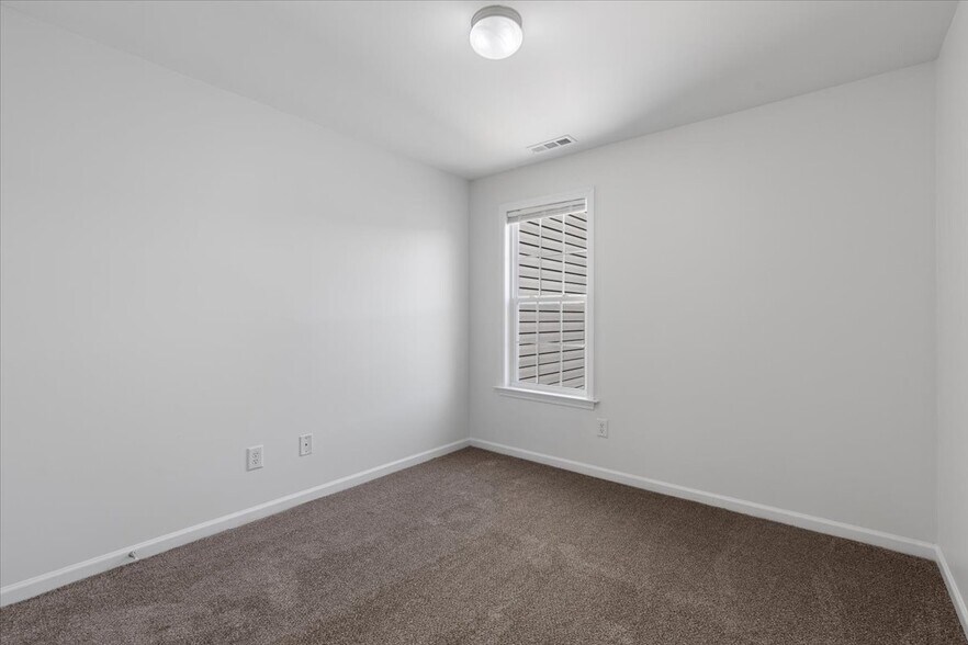 Building Photo - 305 Whitehall Ct