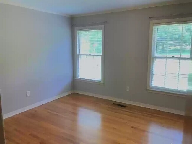 Building Photo - 418 Longest Rd