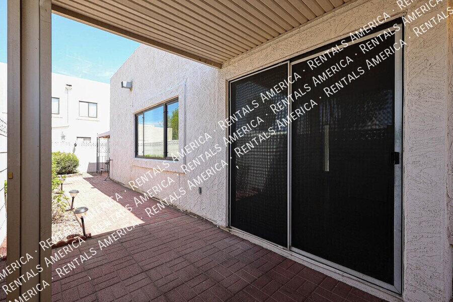Building Photo - 2548 W Canyon Crest Cir