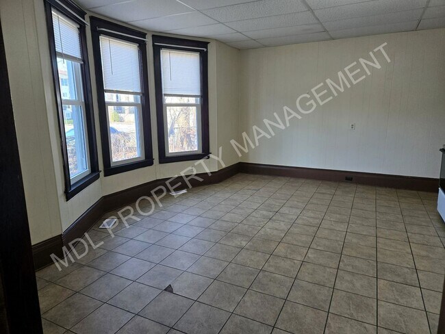 Building Photo - 121 N Granger St