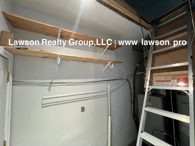 Building Photo - Updated, Cozy, and Clean- One Level Living...