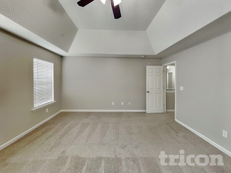 Building Photo - 2208 Ballingarry Dr
