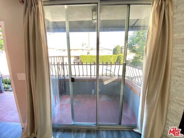 Building Photo - 1529 S Bundy Dr