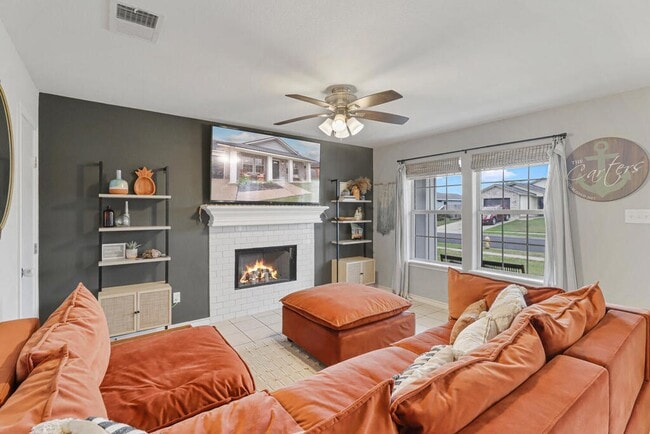 Building Photo - 5725 Ventura Ln