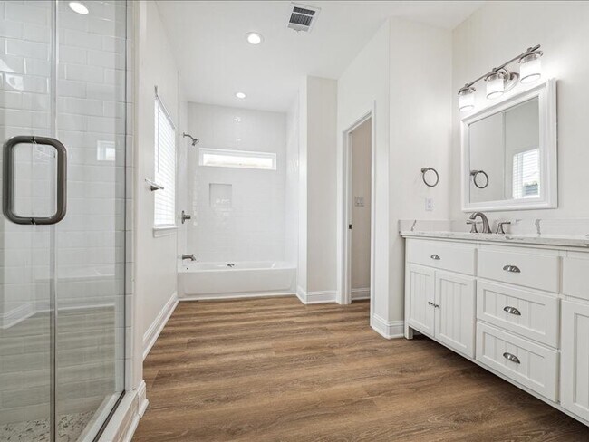 Building Photo - 915 E 37th St