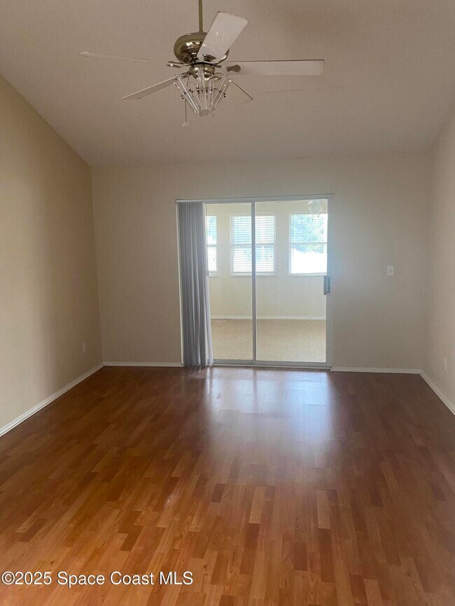 Building Photo - 3166 Lago Vista Dr