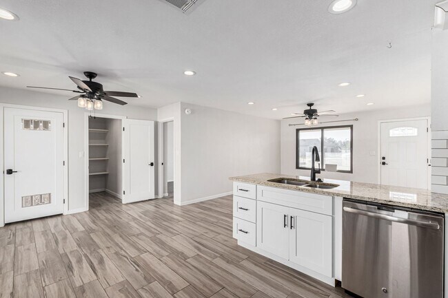 Building Photo - Beautiful 4 Bedroom Home Near Old Town Scottsdale & ASU