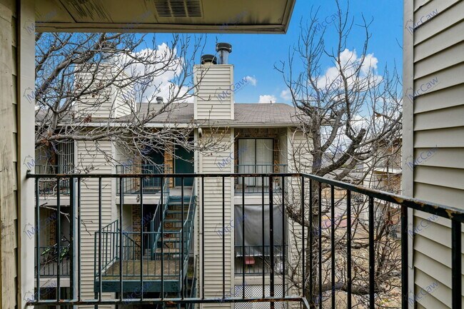 Building Photo - 9520 Royal Ln