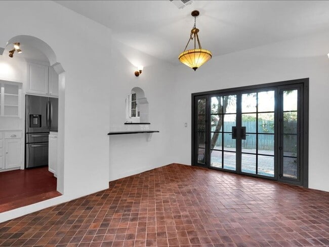Building Photo - Charming Mission Style Home with Guest House & One Block from Arizona Inn