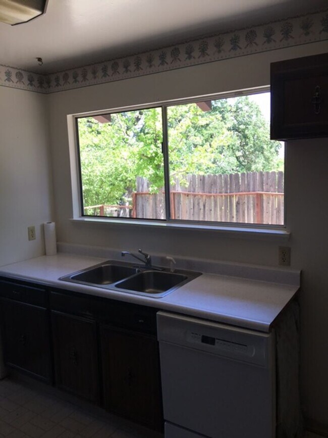 Building Photo - Downtown home with loft and exposed beam ceilings.