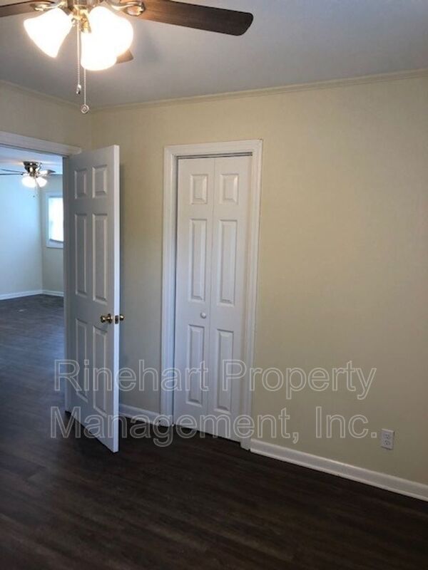 Building Photo - 1406 Edgewood Dr
