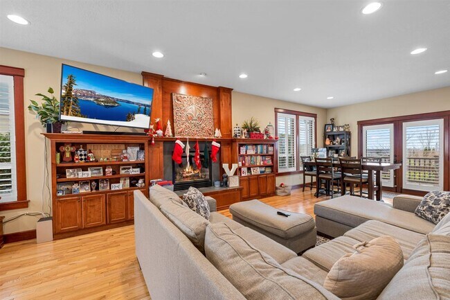 Building Photo - 69 Greenmoor Dr