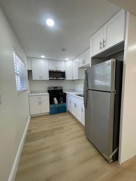Building Photo - 302 N Tamarind Ave