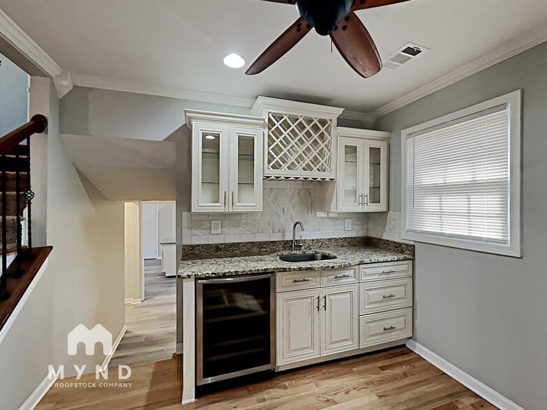 Building Photo - 3206 Amhurst Dr NW