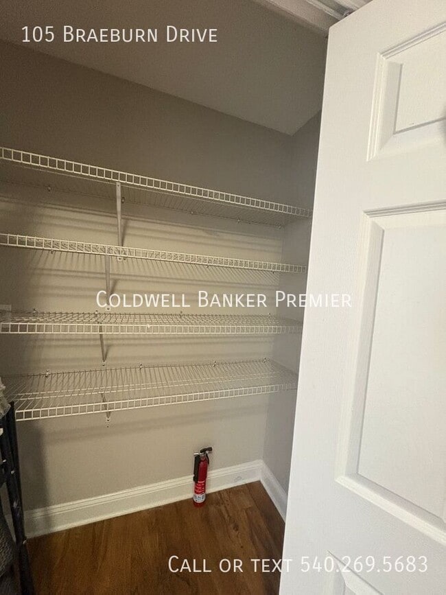 Building Photo - 105 Braeburn Dr