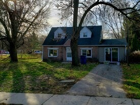 Building Photo - 527 n shiawassee st