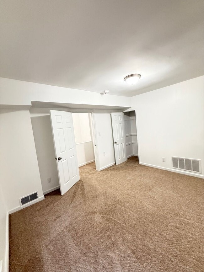 Building Photo - Newly Remodeled 2 or 3 Bedroom In Upper La...