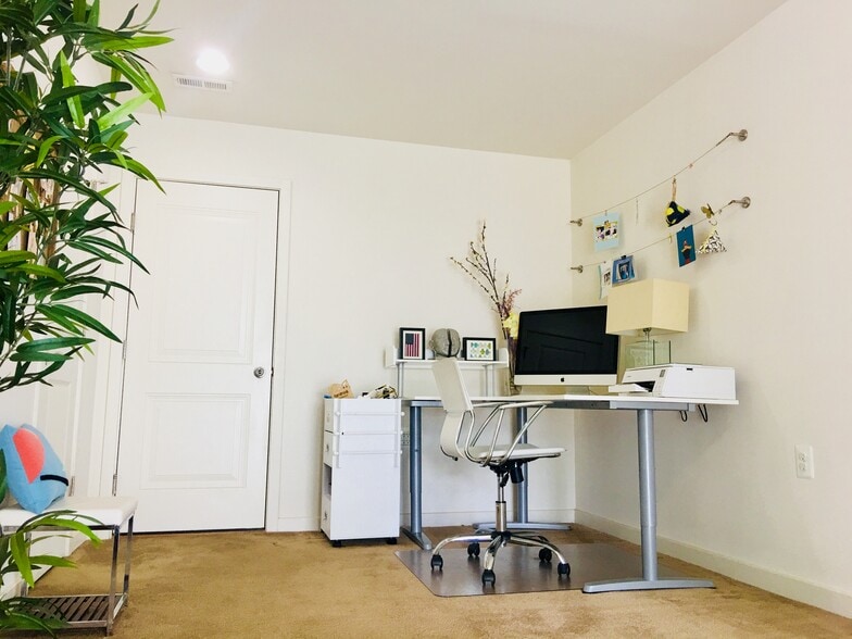 Foyer - Office area - 1410 Wheyfield Dr