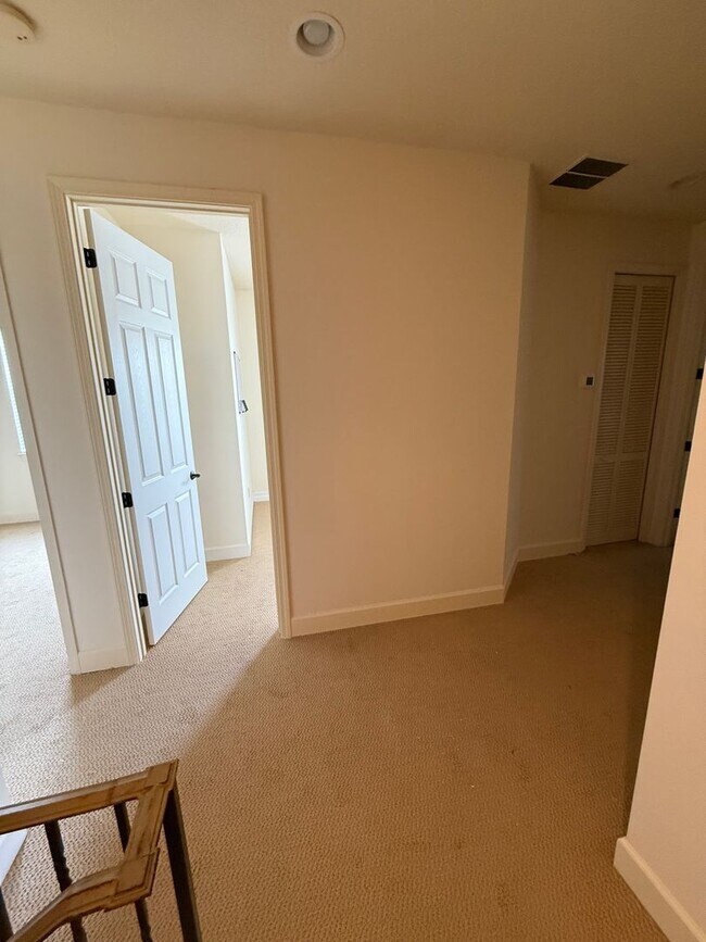 Building Photo - Packwood Townhomes
