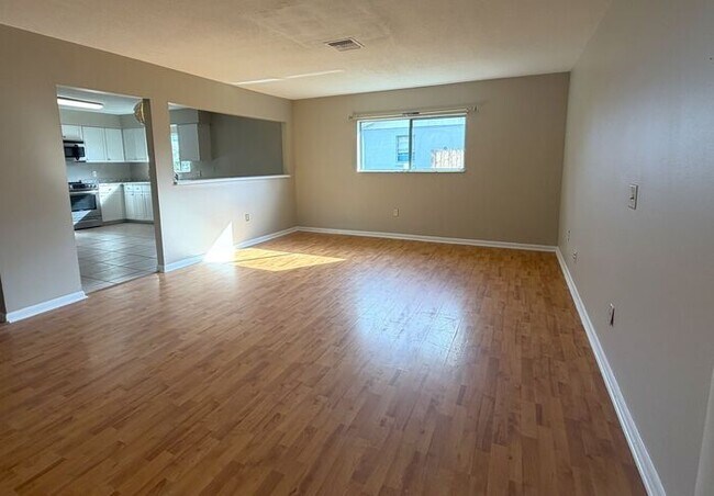 Building Photo - Renovated Home