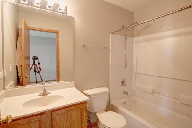Building Photo - 238 S Alder Creek Dr