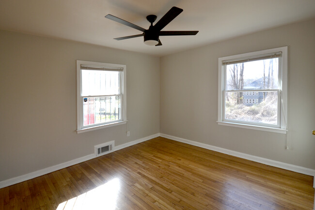 Bedroom 1 - 1435 Bouldercrest Rd SE