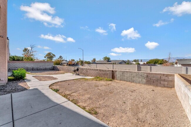 Building Photo - 2257 Exeter Dr