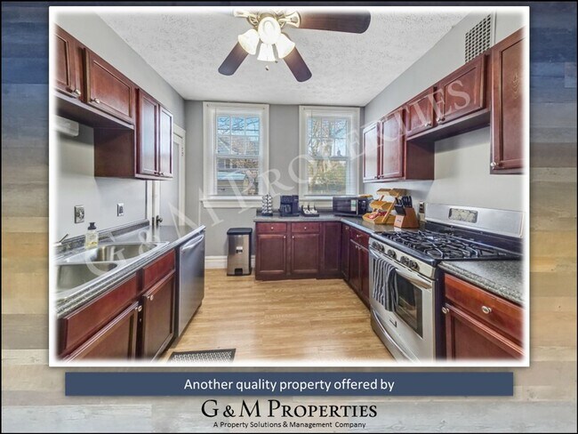 Building Photo - Rare Park Ave Rental – Spacious 3-Bedroom with Original Charm