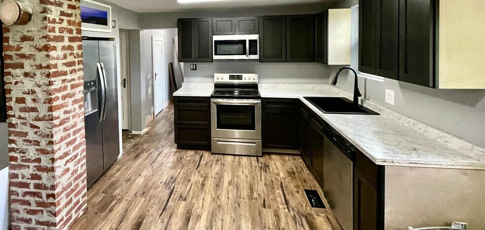 Kitchen/Dinning - Pic 4 - 3801 Seaford Rd