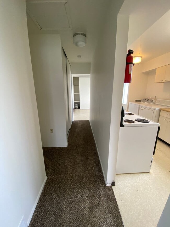 Building Photo - 1208-1210 Vandenberg Ave