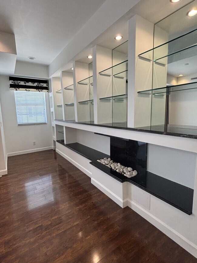 Building Photo - 10440 SW Stephanie Way