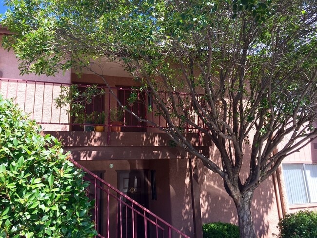 Building Photo - Tierra Sienna Condo- 6-Month Lease Term