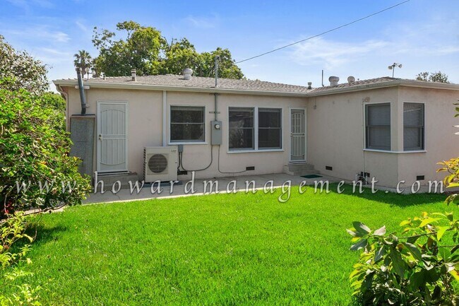 Building Photo - Home in WEST LA Cozy, Well Kept 3 Bedroom Home, Laundry & Garage, Pet Friendly, with a Yard