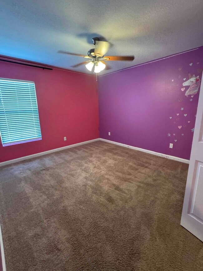 Building Photo - 3925 SW Laffite St