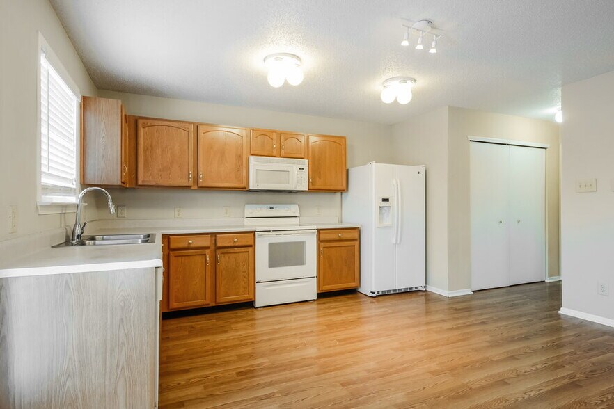 Building Photo - 8836 Hosta Way