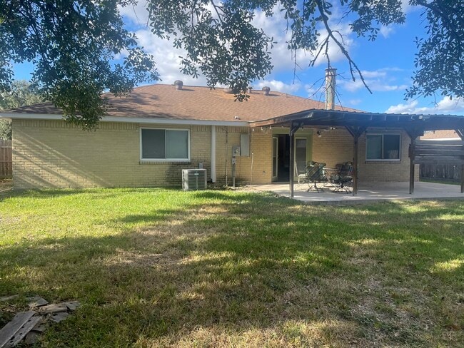 Building Photo - 2703 Walnut Hollow St