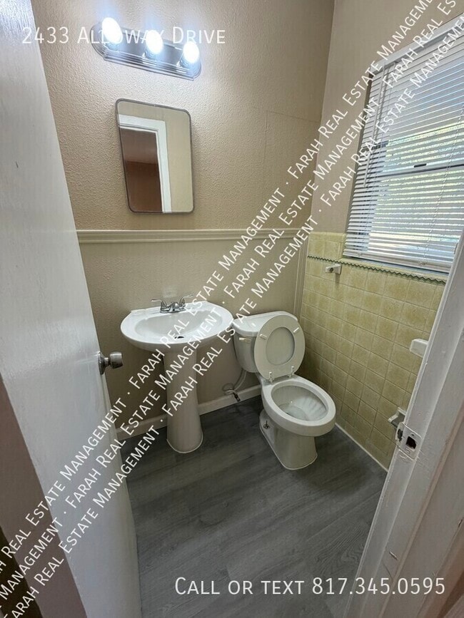 Building Photo - 2433 Alloway Dr